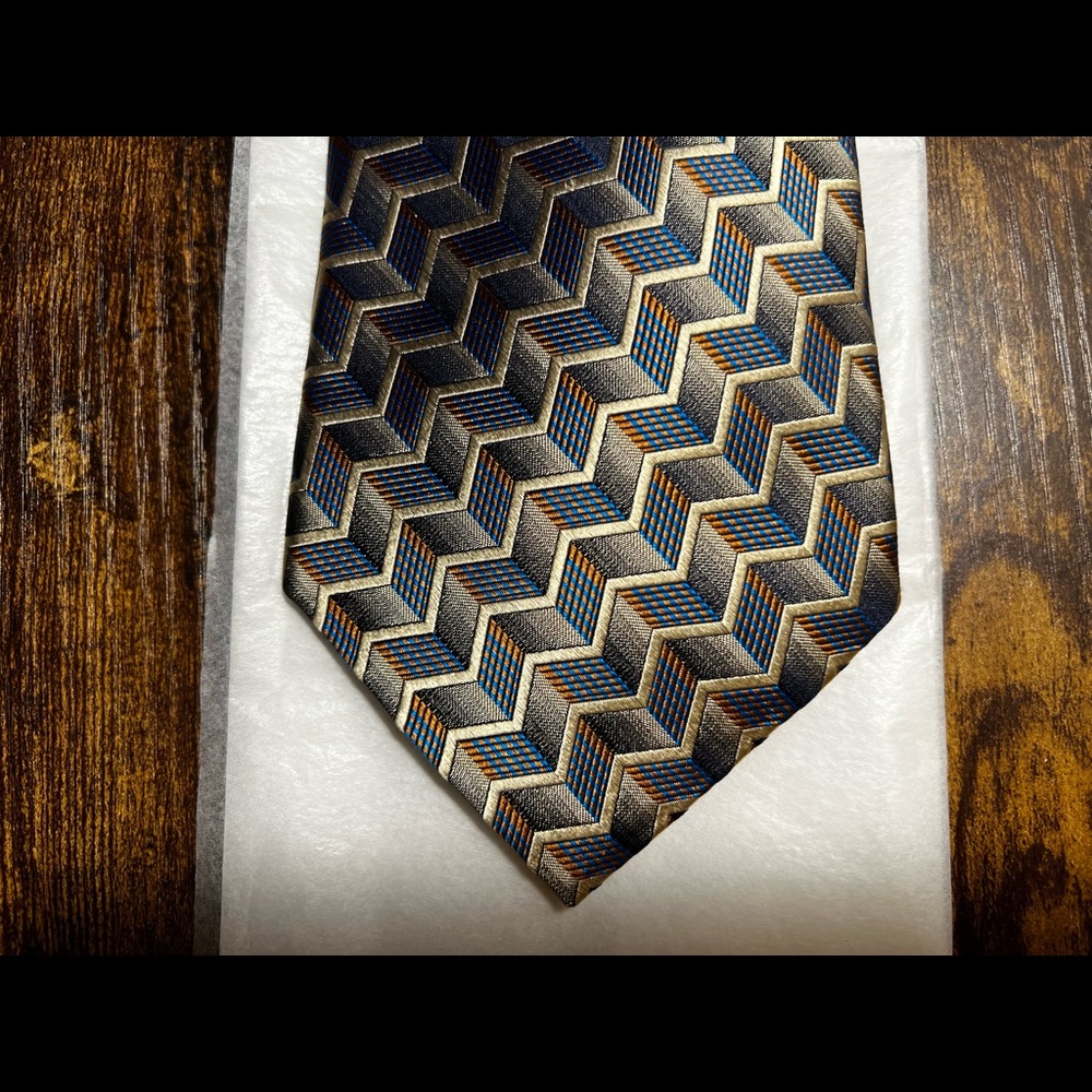 Paul Dione 100% Silk Tie NWOT